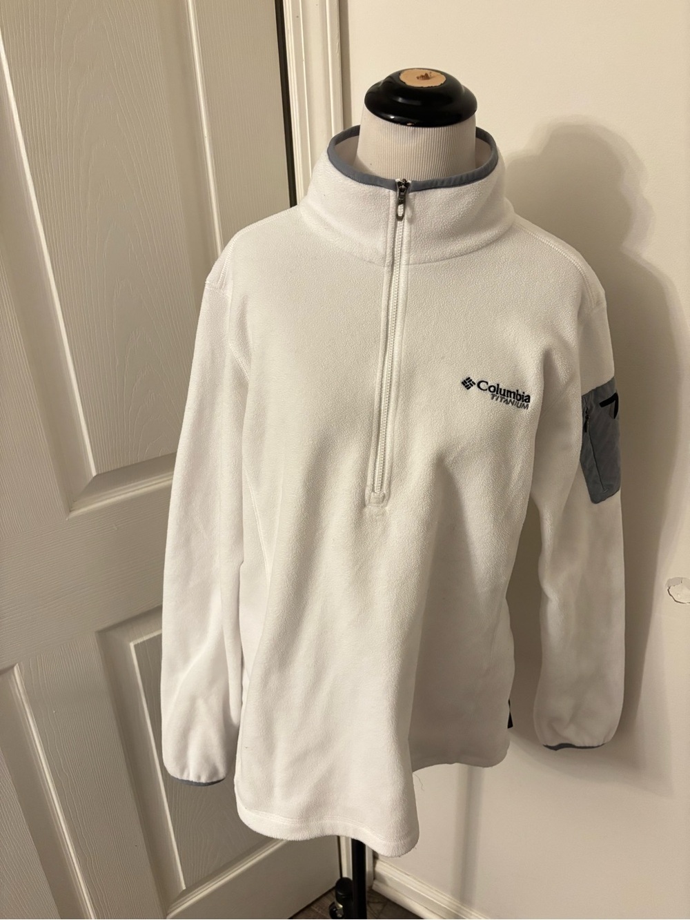 Columbia White Half-Zip Fleece with Gray Accents